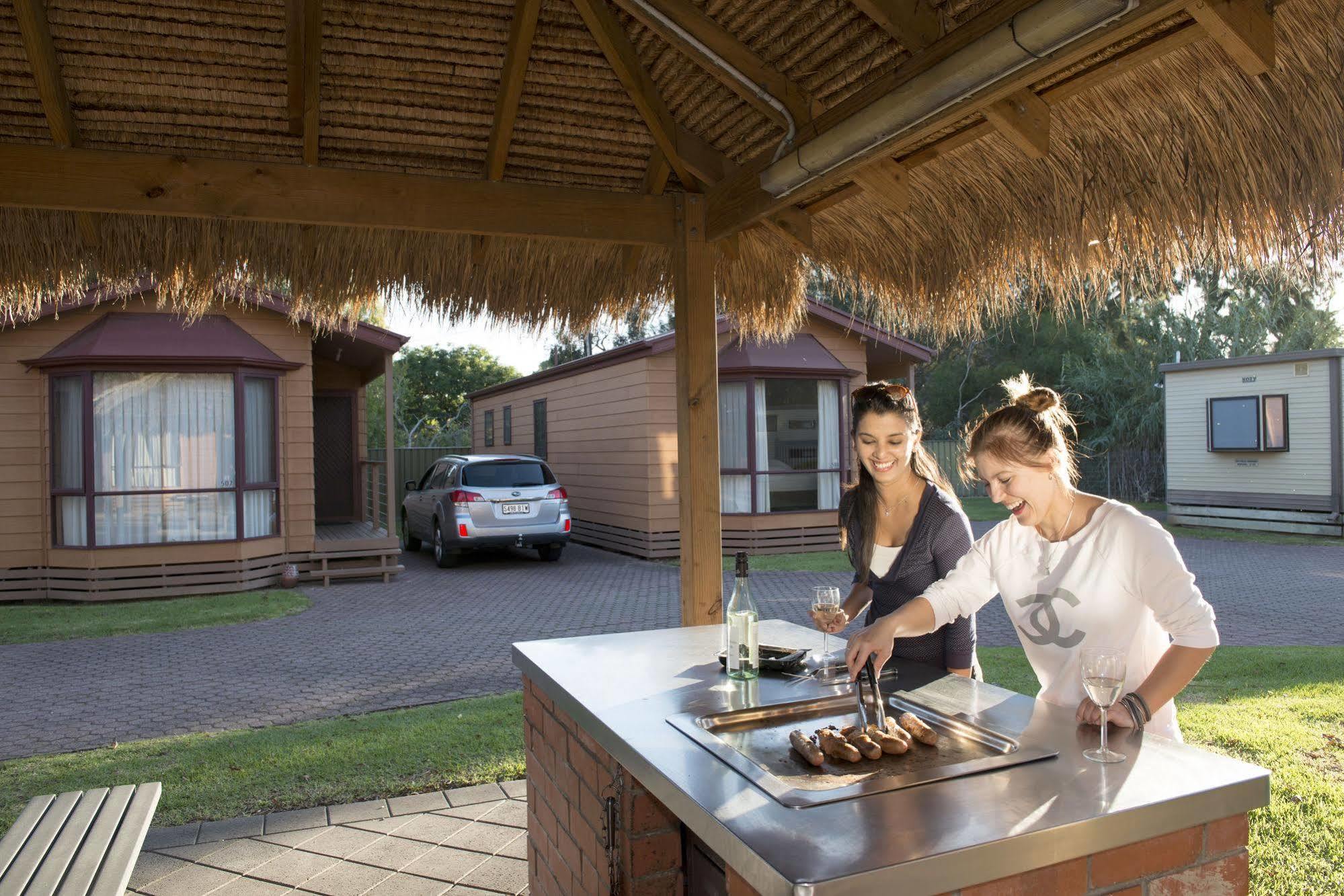 Adelaide Caravan Park - Aspen Holiday Parks Exteriör bild